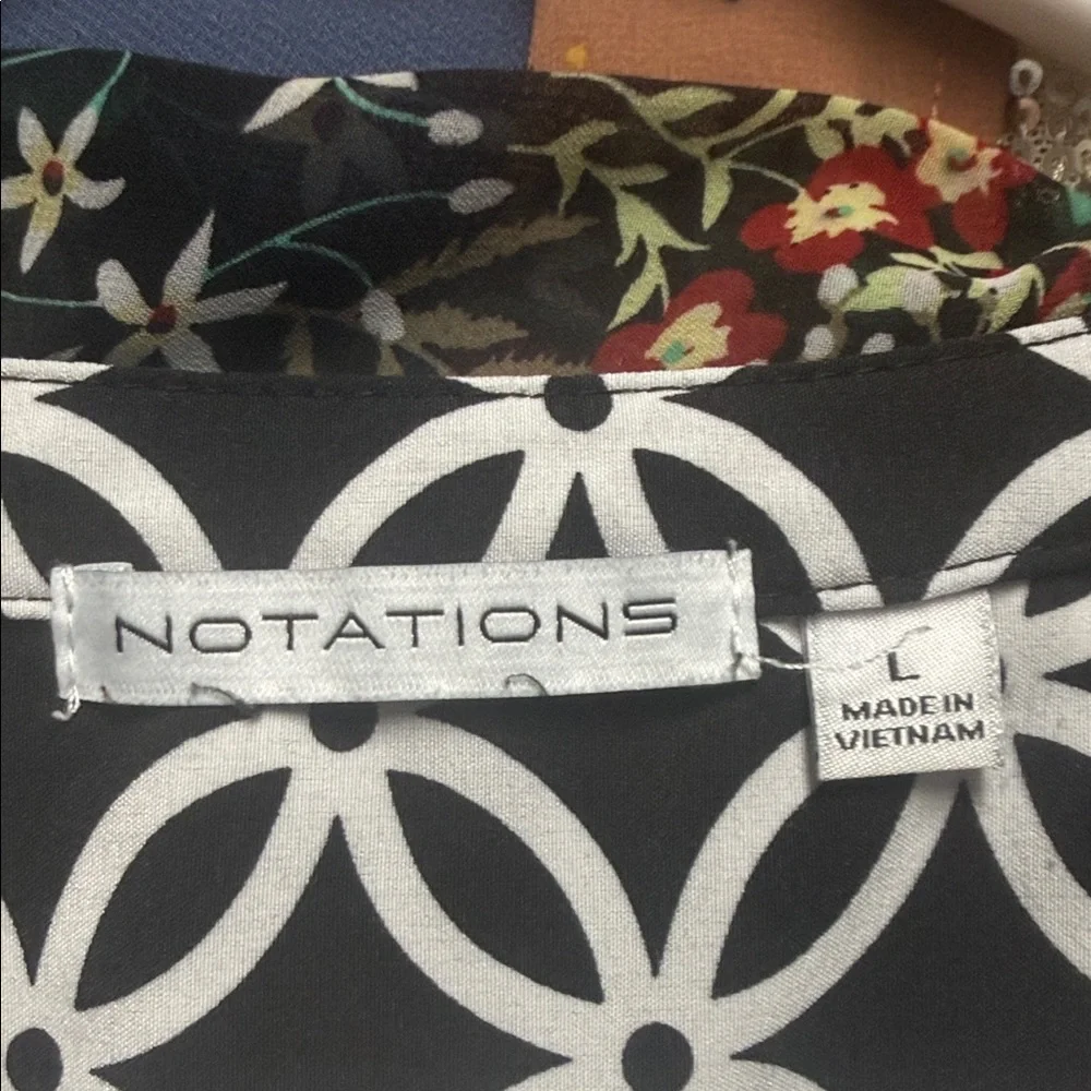 Notations Black & White Interlocking Circle Print Blouse - Picture 3 of 3